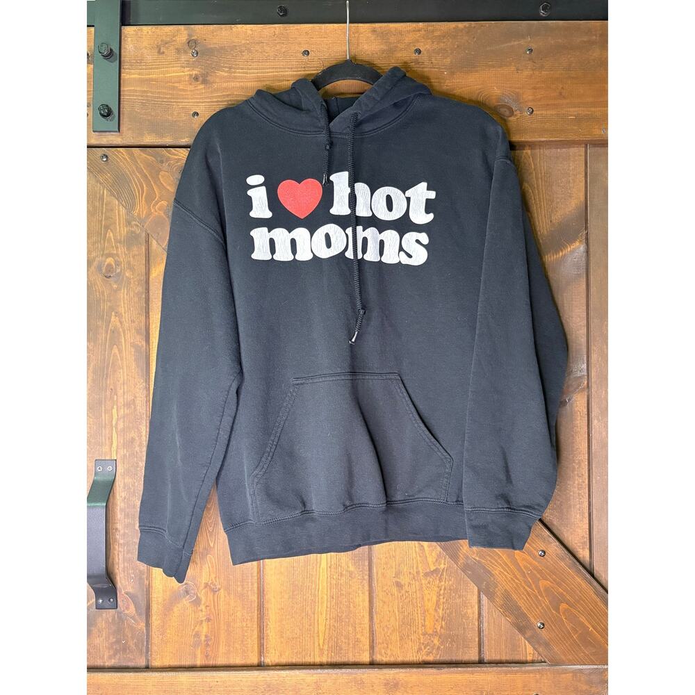DANNY DUNCAN men’s medium I LOVE HOT MOMS HOODIE